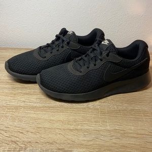 Nike Tanjun Sneakers